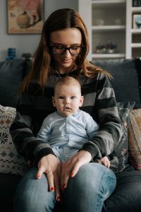 Reportaje de bebé lifestyle a domicilio en tomares, Sevilla