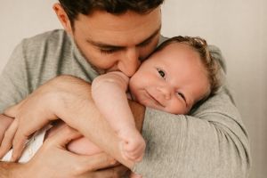Reportaje de fotos lifestyle en casa de Recién nacido en La Línea de la Concepción, Cádiz