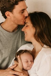 Reportaje de fotos lifestyle en casa de Recién nacido en La Línea de la Concepción, Cádiz
