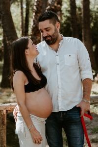 Sesión foto embarazada en exteriores en Sevilla